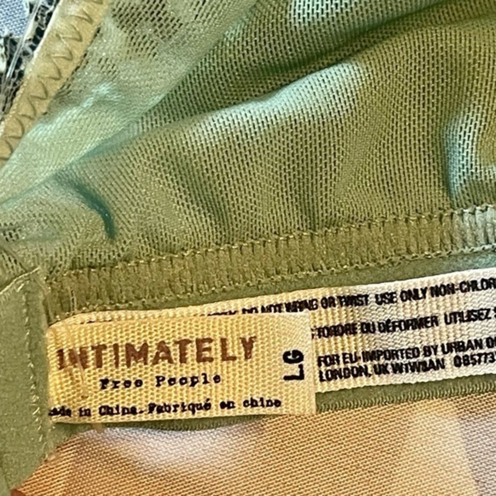 Free People Large Bralette with embroidery 💥 - Picture 3 of 4